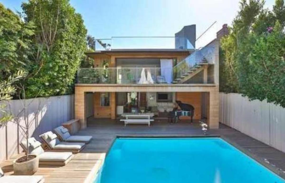 Η Πάμελα Άντερσον πουλάει το σπίτι της στο Μαλιμπού – ΦΩΤΟ