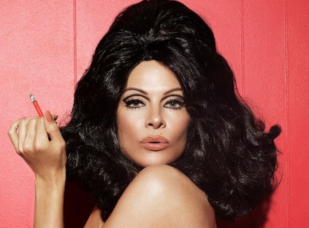 Ολόγυμνη και αγνώριστη η Pamela Anderson σε νέα της φωτογράφιση!