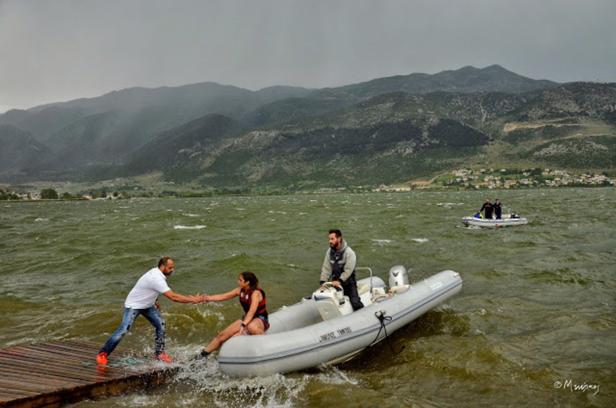 Γιάννενα: Το ξαφνικό μπουρίνι σκόρπισε πανικό σε αγώνες ιστιοπλοΐας (ΦΩΤΟ)