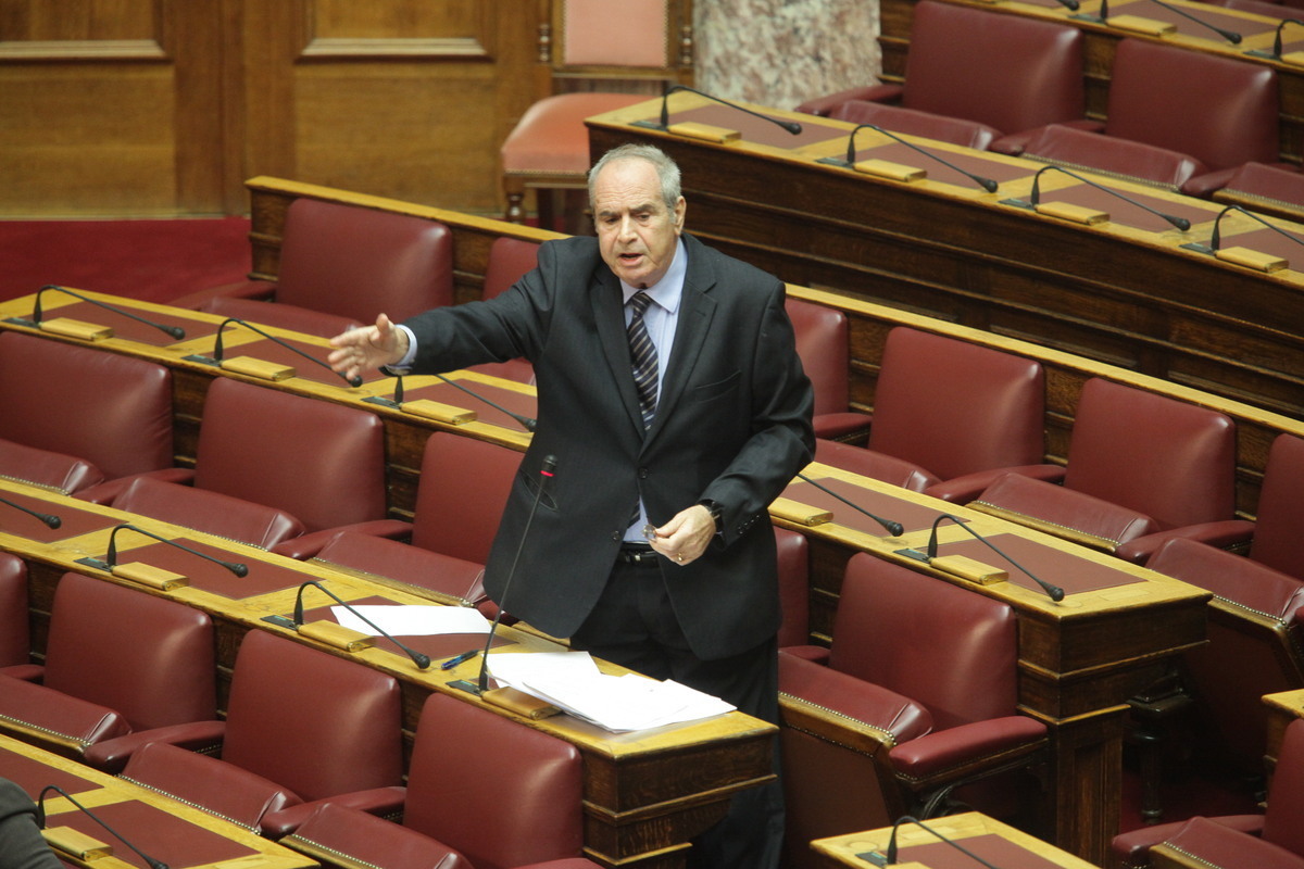 Πρώην βουλευτής του ΣΥΡΙΖΑ: Κυβέρνηση αλεξιπτωτιστών, μπουκαδόρων και χαμαιλεόντων