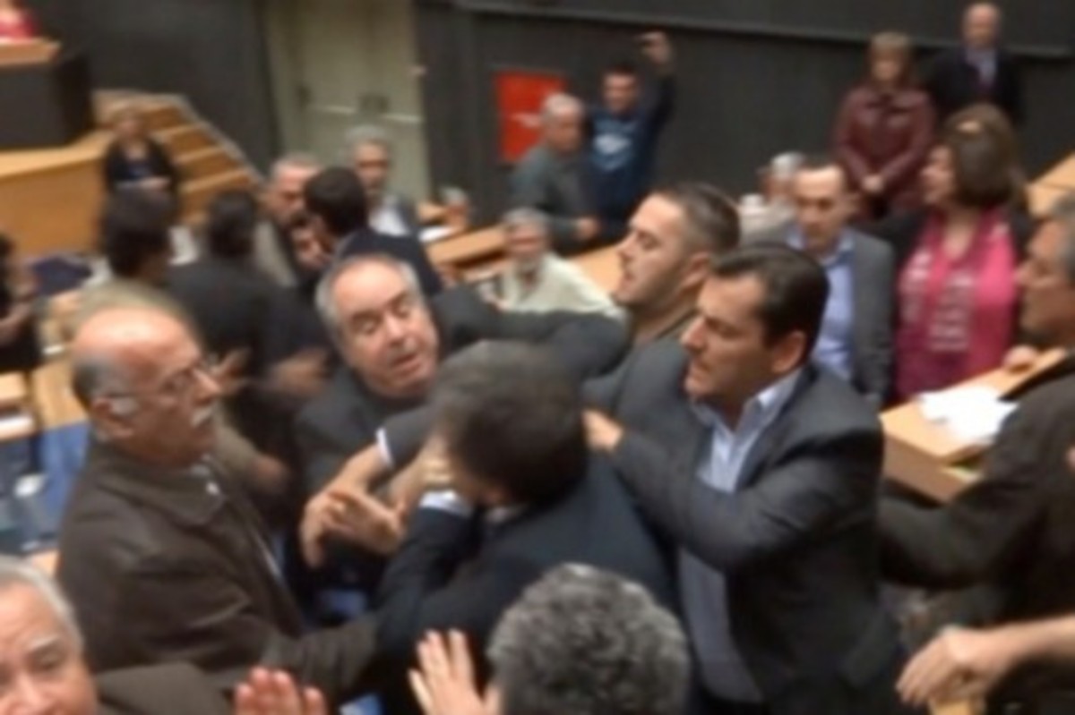 Ξύλο στο Περιφερειακό Συμβούλιο