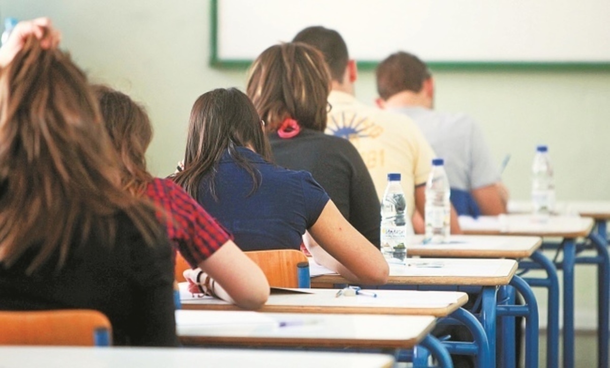 Βάσεις 2015: Βουτιά ως και 1.000 μόρια – Δείτε σε ποιες σχολές πέφτουν οι βάσεις