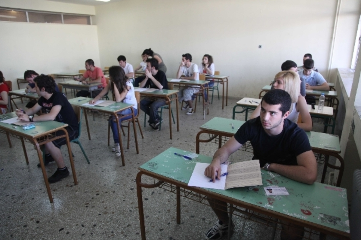 Πανελλήνιες 2015: Η ώρα της κρίσης για χιλιάδες υποψήφιους