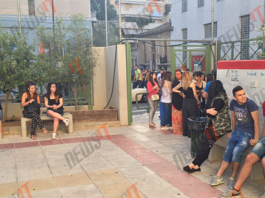 Πανελλήνιες 2015: Με άγχος και χαμόγελα η πρεμιέρα – Με Νεοελληνική Γλώσσα ανοίγει η αυλαία
