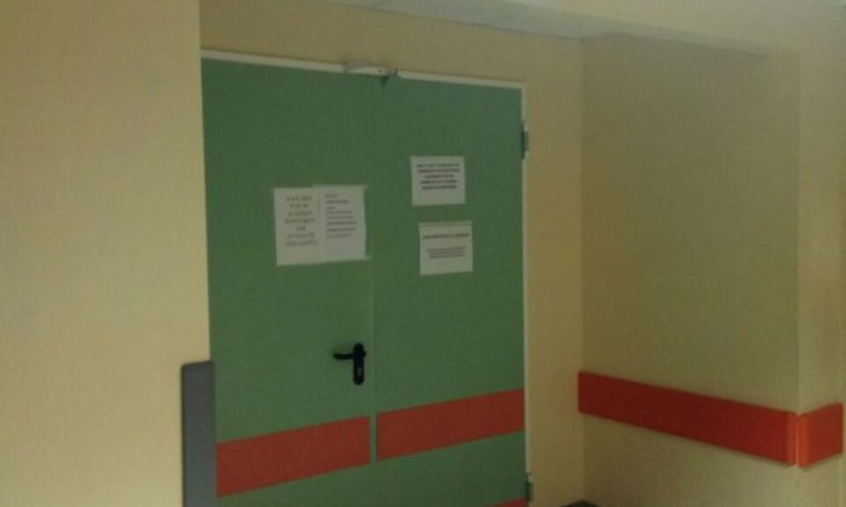 Η ΠΟΕΔΗΝ δημοσιοποιεί φωτογραφίες της πόρτας που παραβιάστηκε στο Πανεπιστημιακό Λάρισας