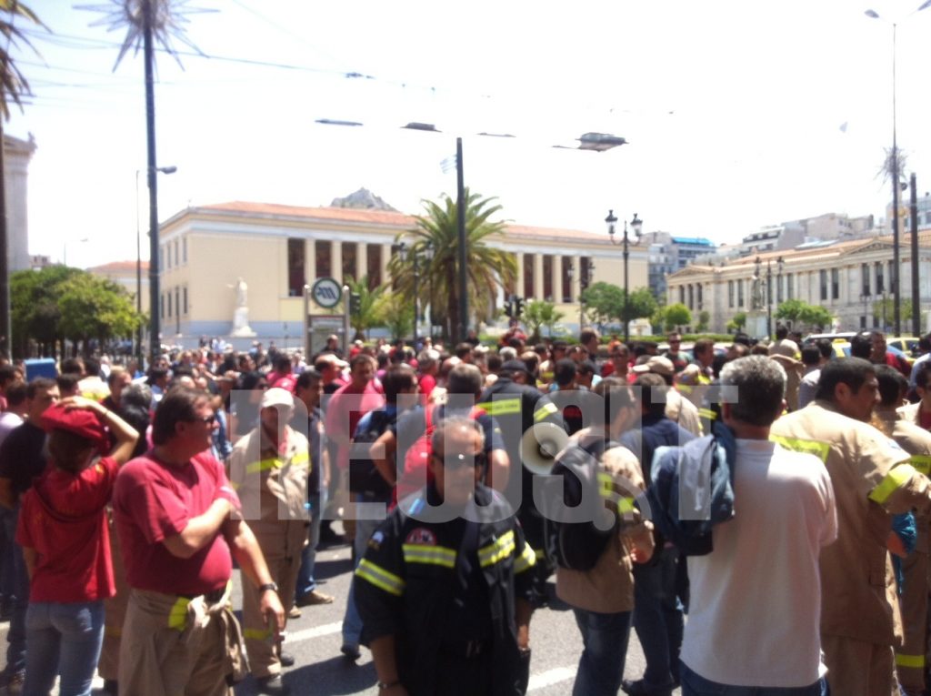 Κυκλοφοριακό έμφραγμα στο κέντρο της Αθήνας – Πορεία διαμαρτυρίας των δασοπυροσβεστών στην Πανεπιστημίου