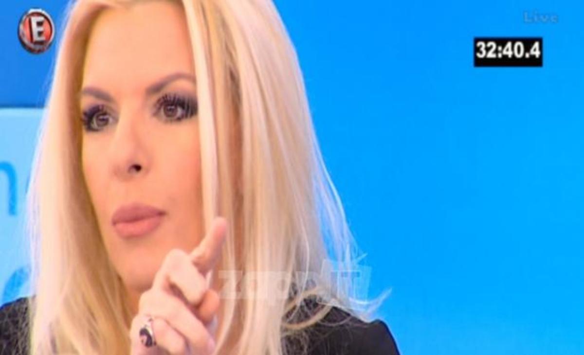 Μαύρη γάτα στο πλατό της Αννίτας Πάνια – Φρίκαρε η παρουσιάστρια και “αρπάχτηκε” με τους συνεργάτες της!