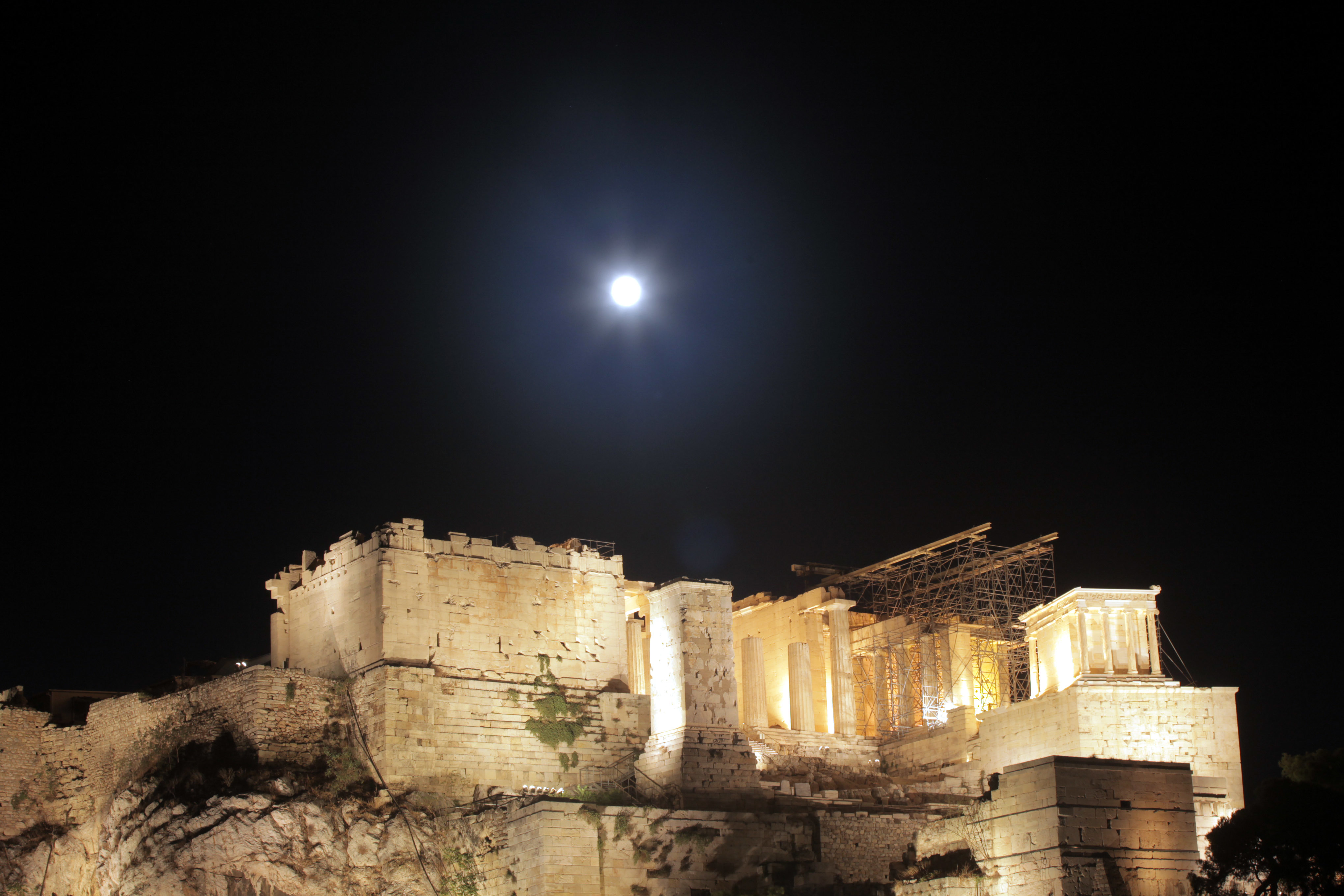 “Αισχύλεια 2013” με πανσέληνο, στο Παλαιό Ελαιουργείο Ελευσίνας