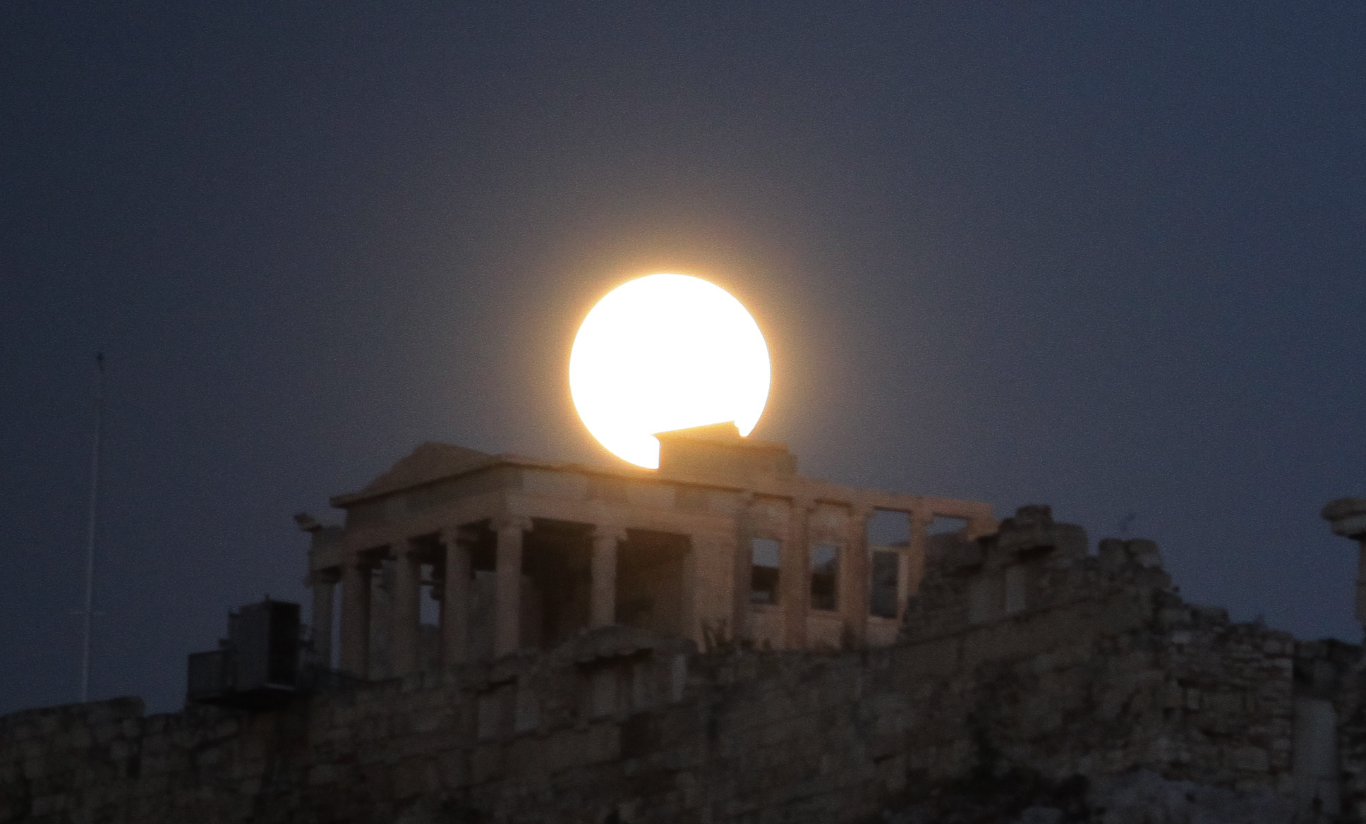 Η μαγευτική πανσέληνος του Αυγούστου (ΕΝΤΥΠΩΣΙΑΚΕΣ ΦΩΤΟ)