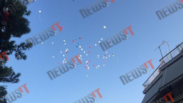 Πλήθος κόσμου για την γιορτή του Παντελή Παντελίδη – Άφησαν μπαλόνια με το όνομά του στον ουρανό [pics, vid]
