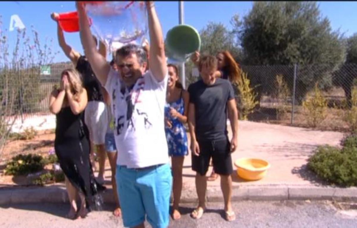Έγινε μόδα και στην Ελλάδα! Μπουγελώθηκαν στο «Καλοκαίρι Παντού» (βίντεο)