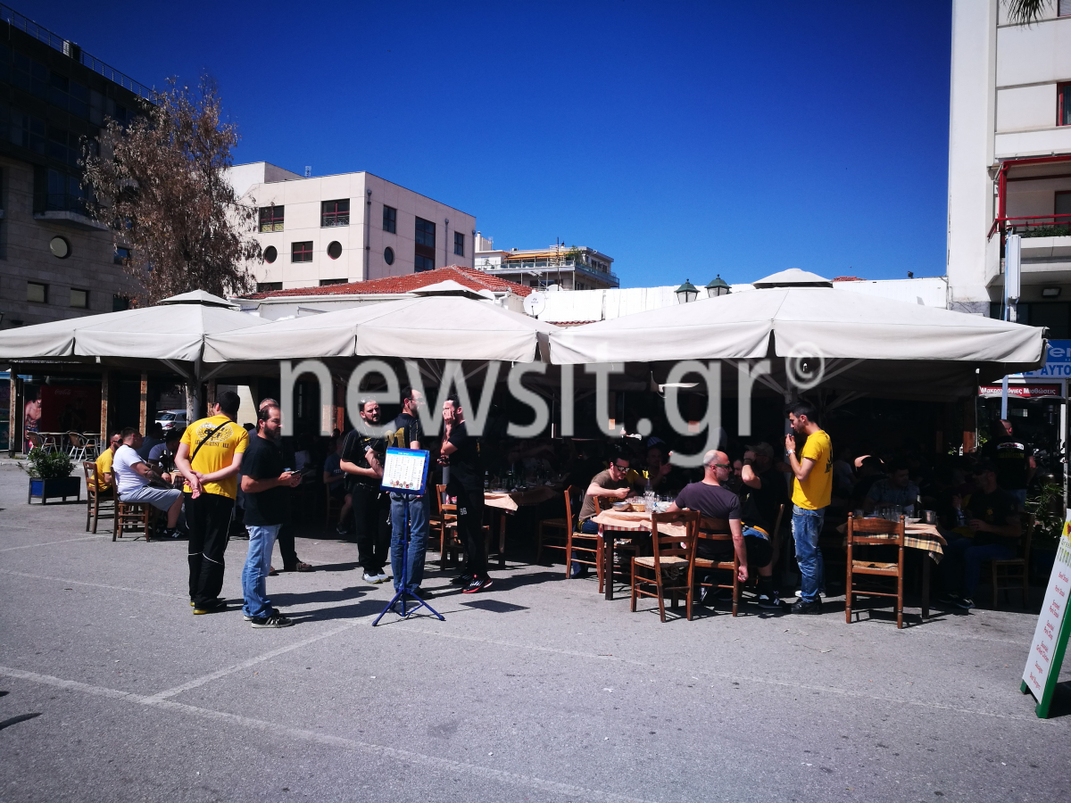 ΠΑΟΚ – ΑΕΚ: Η καφρίλα δεν έχει όρια! Οπαδοί φέσωσαν μαγαζιά στον Βόλο