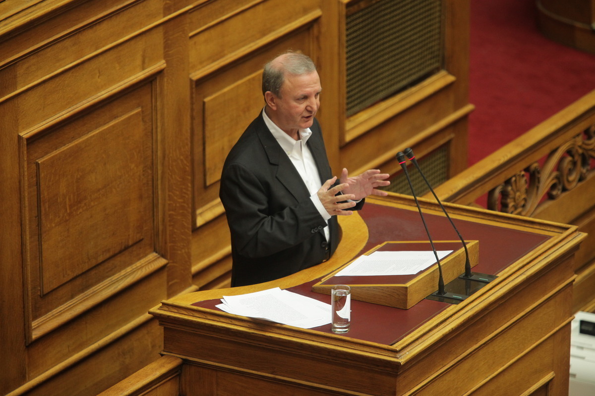 Τρίτη φορά που άλλαξε γνώμη ο βουλευτής του ΣΥΡΙΖΑ – Τώρα ίσως και να παραιτηθεί