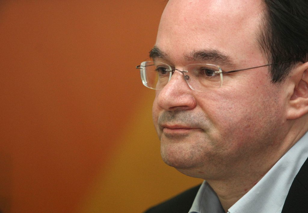 Τι απαντά ο Παπακωνσταντίνου για τη διαγραφή του από το ΠΑΣΟΚ – Καρφιά σε Βενιζέλο
