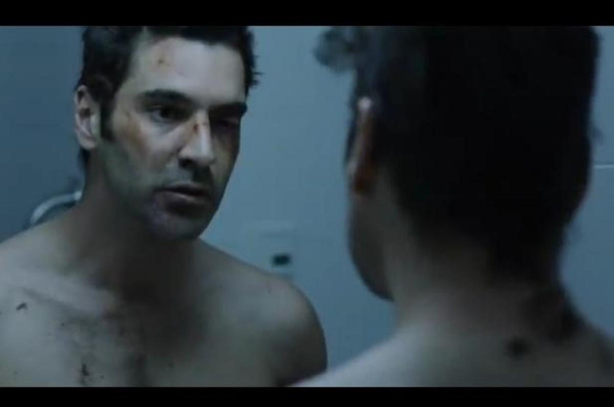 Ποιος χτύπησε τον Χριστόφορο Παπακαλιάτη; Δείτε το τρέιλερ της νέας του ταινίας!