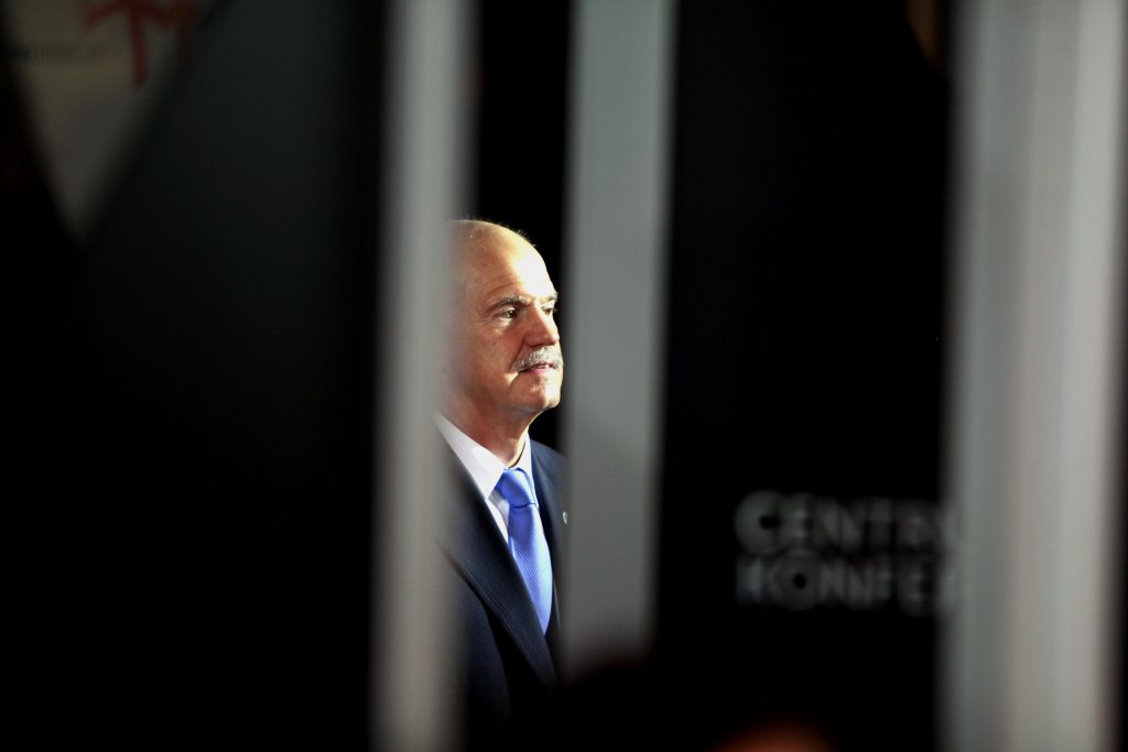 Όλοι περιμένουν τον Γιώργο – Θα ανοίξει τα χαρτιά του στο Πολιτικό Συμβούλιο; – Όλα τα σενάρια της διαδοχής