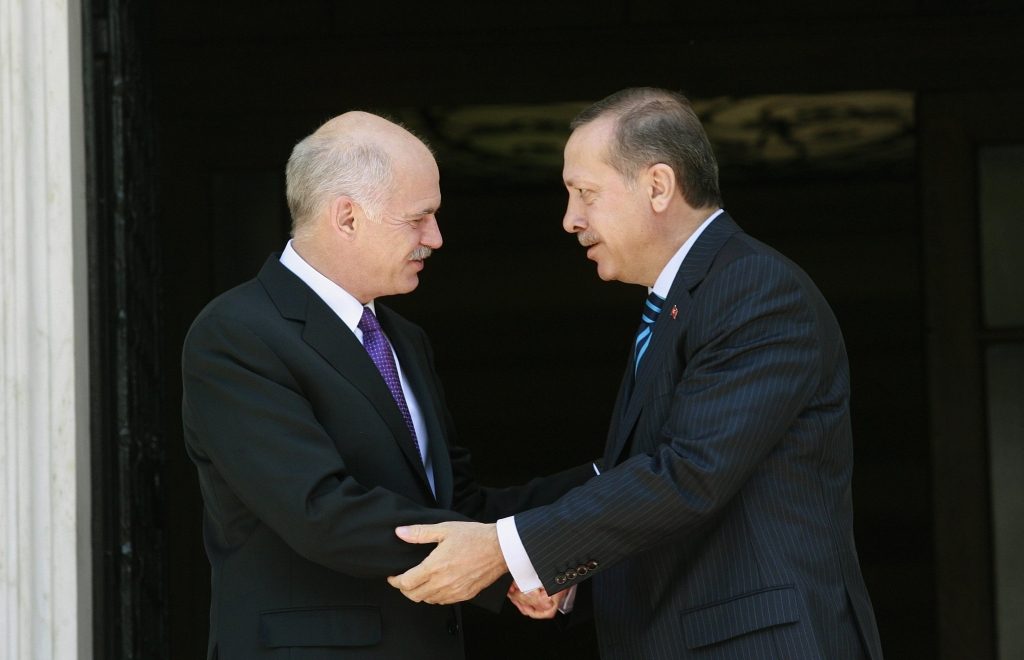 Όλες οι ελληνοτουρκικές συμφωνίες – Υπό αυστηρές προϋποθέσεις καταργείται η βίζα για τους Τούρκους