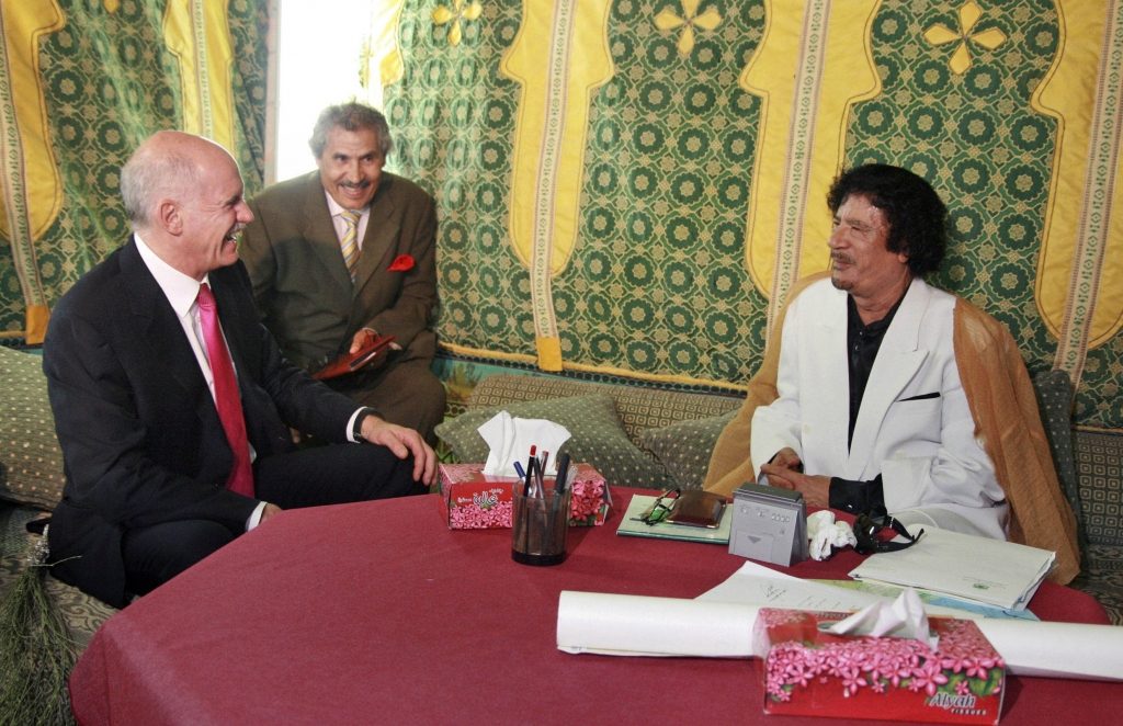 Στιγμιότυπο από την συνάντηση Παπανδρέου - Καντάφι ΦΩΤΟ EUROKINISSI