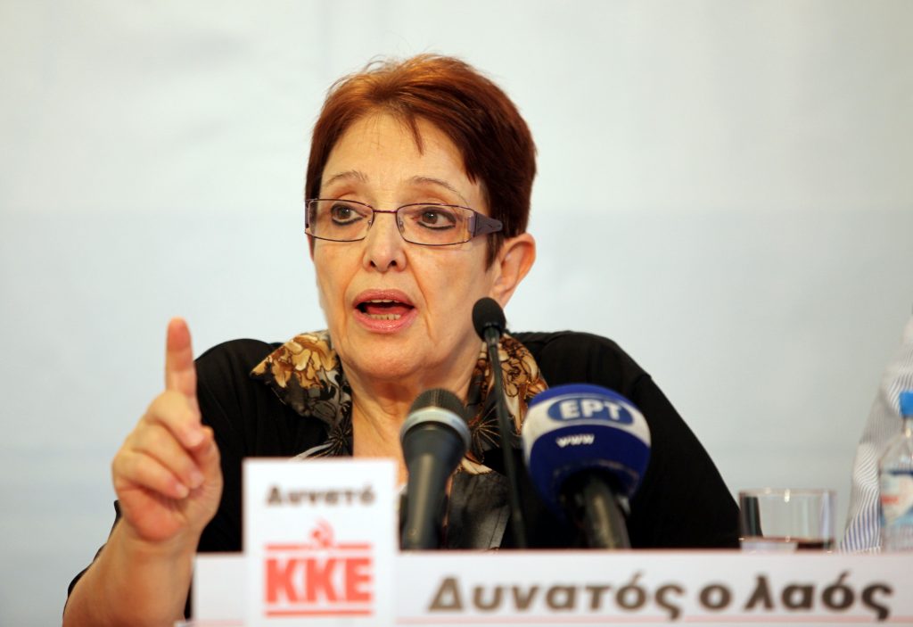 Παπαρήγα: “Ο λαός είναι καταδικασμένος στον πάτο για πολλές δεκαετίες”