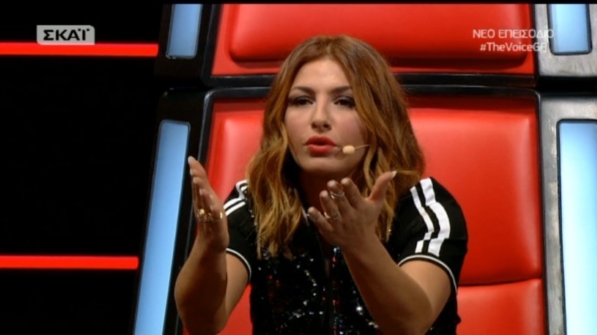 Έξαλλη η Έλενα Παπαρίζου στο πλατό του “The Voice”! «Αυτό είναι προσβολή…»