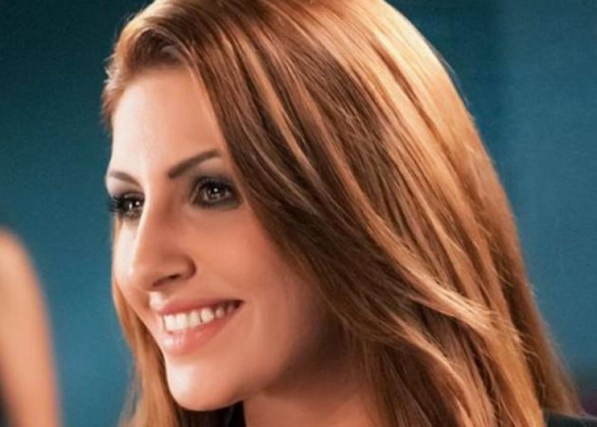 Δες την Έλενα Παπαρίζου με ανανεωμένο χρώμα στα μαλλιά