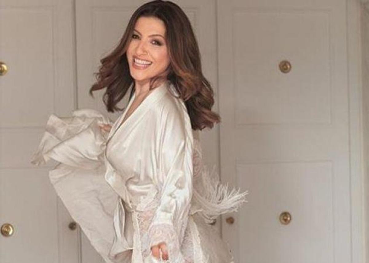 Η σέξι Έλενα Παπαρίζου έγινε κούκλα σε μουσείο στη Στοκχόλμη