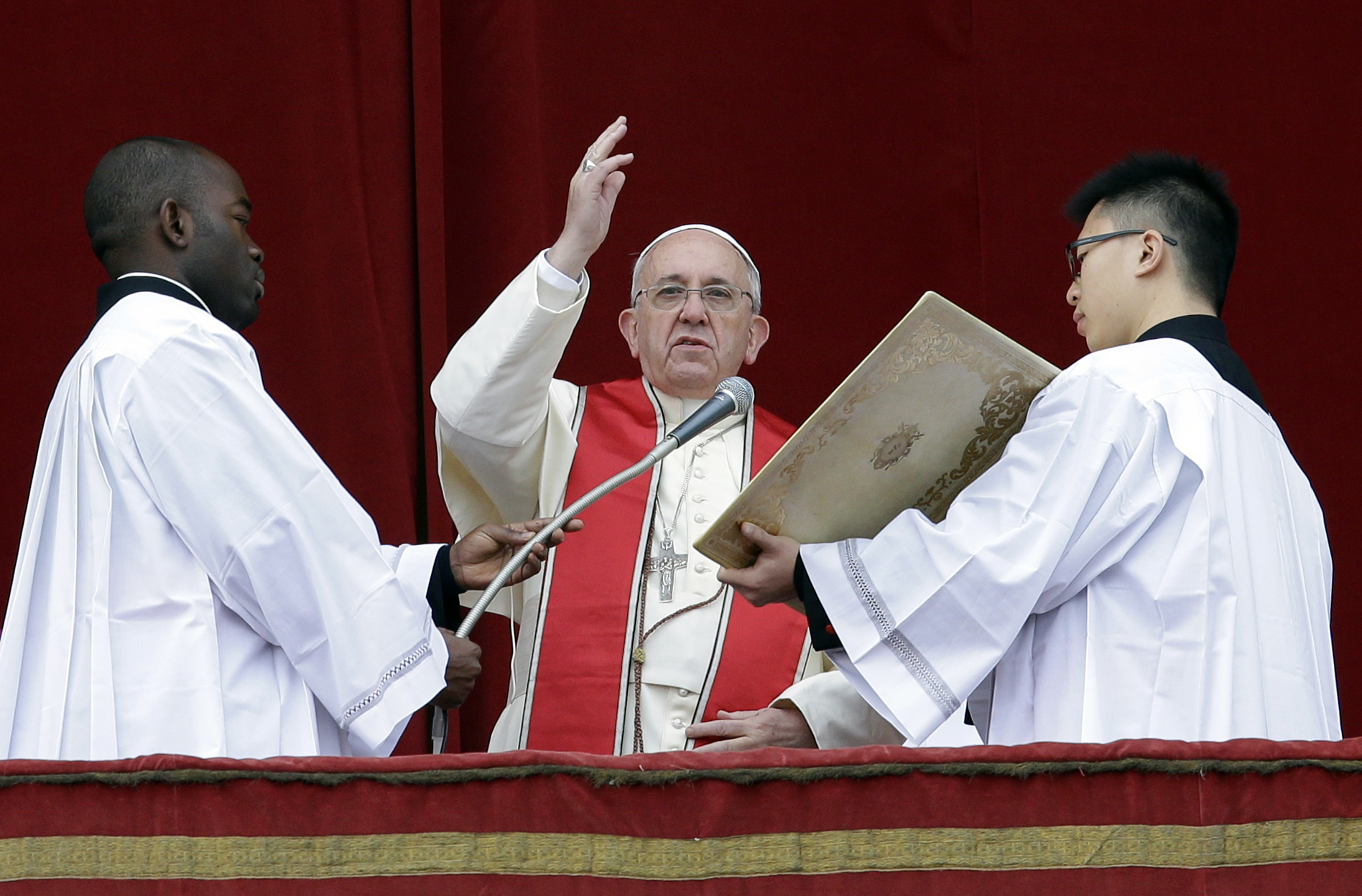 Ο Πάπας Φραγκίσκος ζήτησε συγγνώμη για τους ιερείς που κακοποίησαν παιδιά