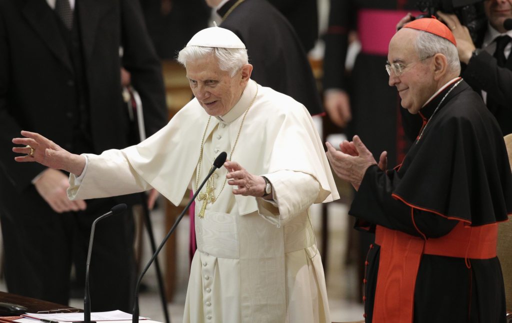 Το συγκινητικό “αντίο” του Πάπα σε χιλιάδες ιερείς και πιστούς (ΦΩΤΟ)