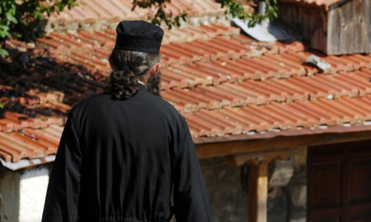 Αν είσαι και παπάς με την αράδα σου θα πας: Πώς προέκυψε η έκφραση;