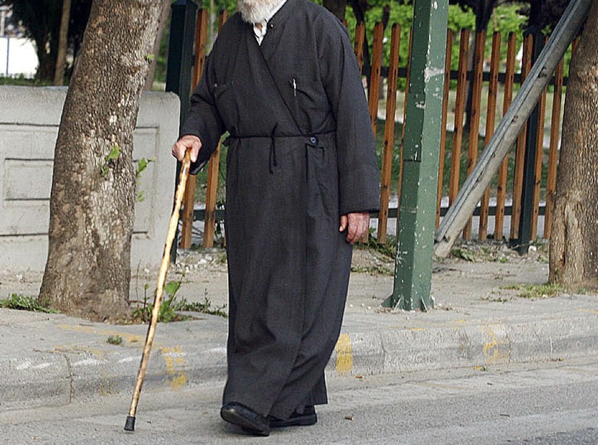 Eύβοια: Aπατεώνας “ρήμαξε” το κομπόδεμα ιερέα