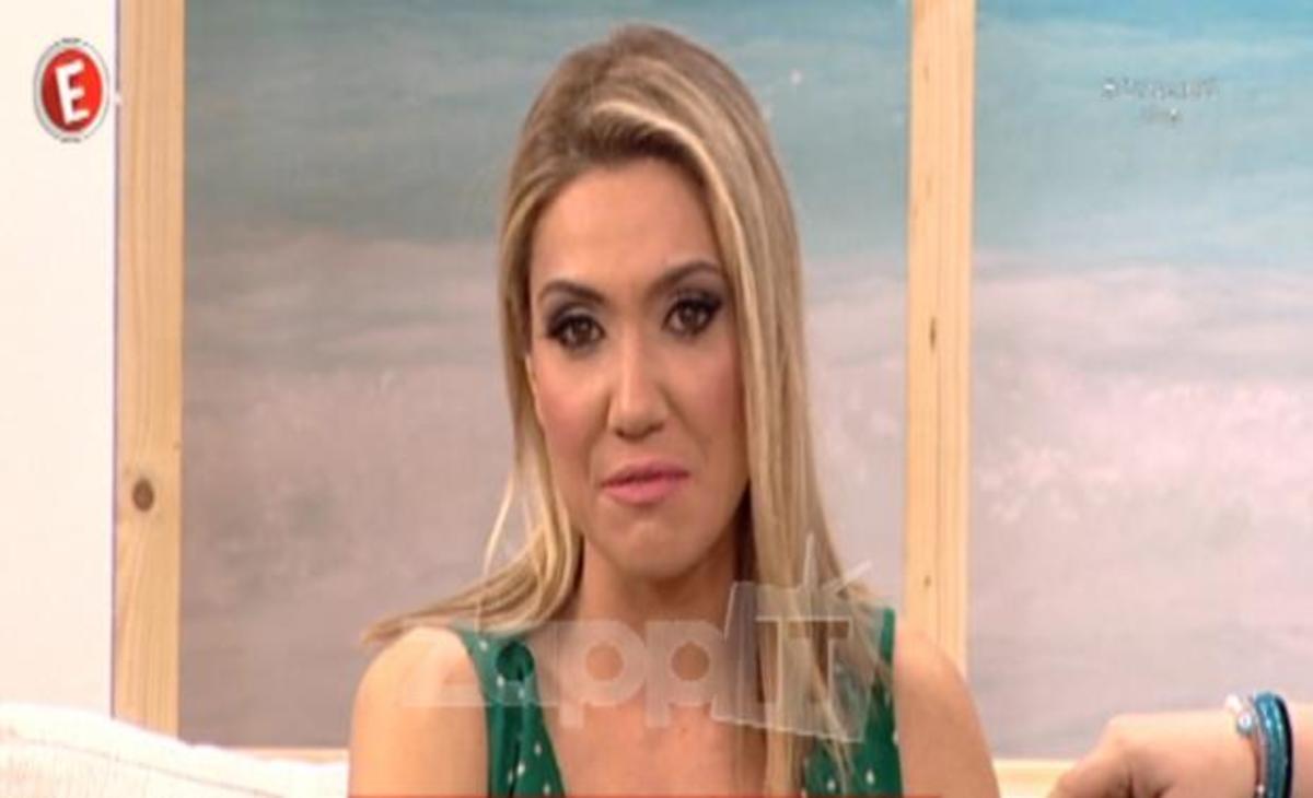 Έκλαψε on air η Έλενα Παπαβασιλείου για την αδερφή της που είχε πέσει θύμα bullying