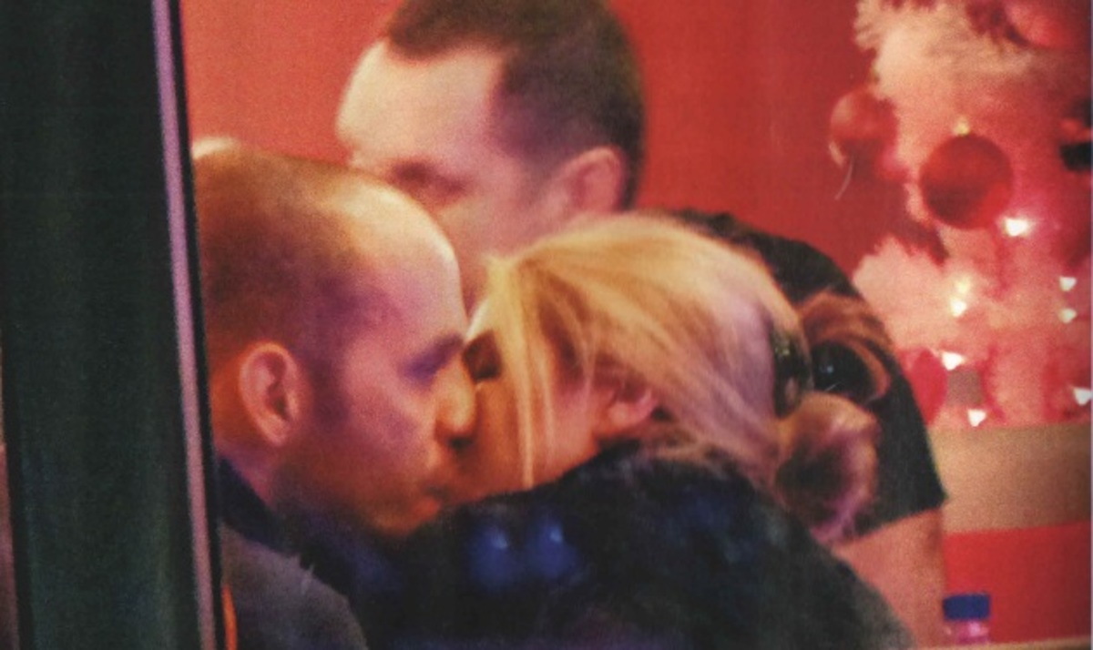 Ε. Παπαβασιλείου: Καυτά φιλιά με τον νέο της σύντροφο! Φωτογραφίες