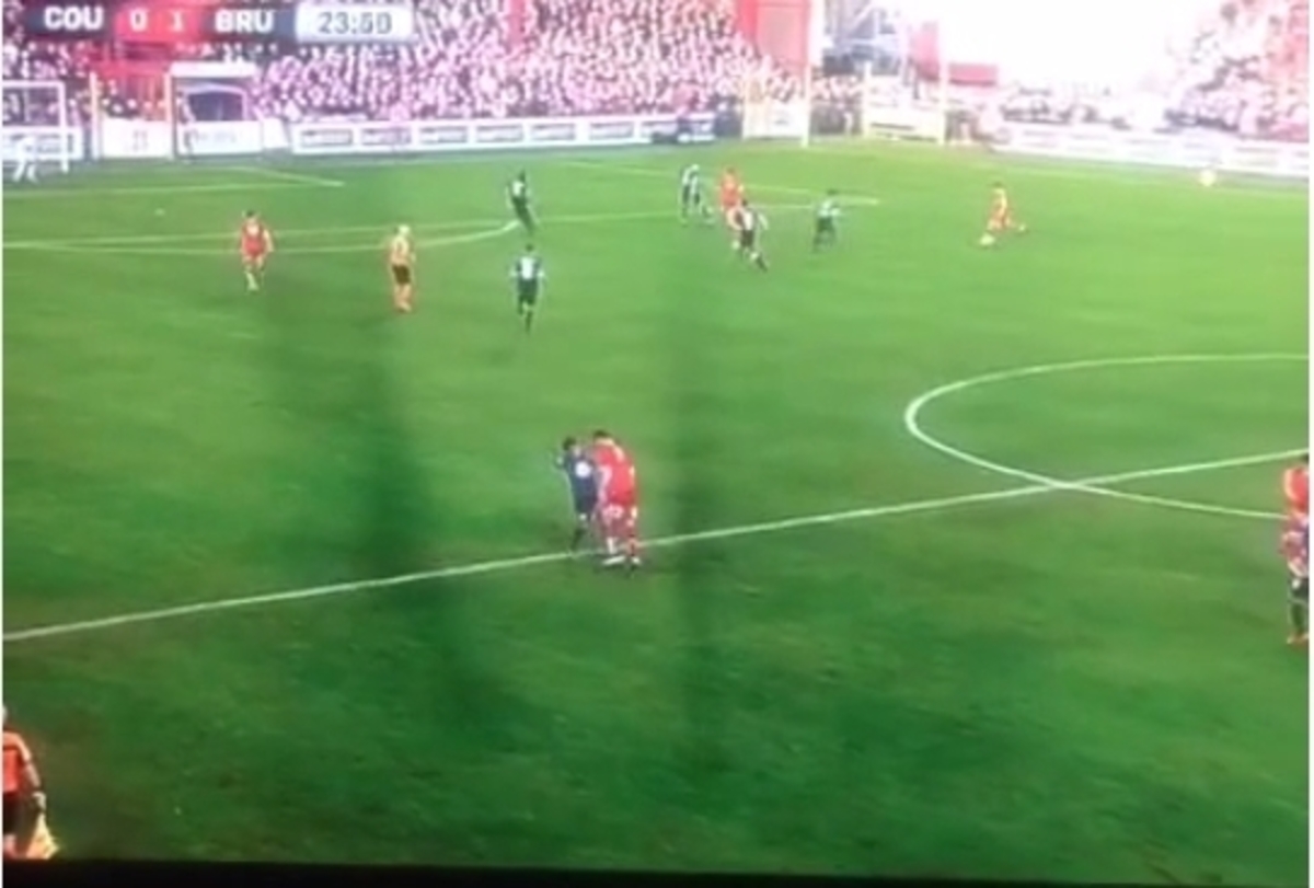 Ο Παπάζογλου κουτούλησε αντίπαλο και αποβλήθηκε (VIDEO)