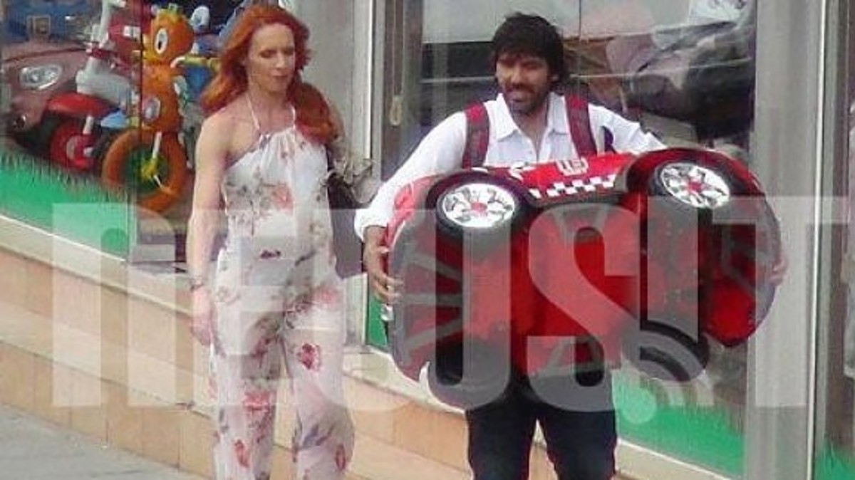 Η Παπούλια σέξι έγκυος και ο Καρυστινός «κουβαλητής»