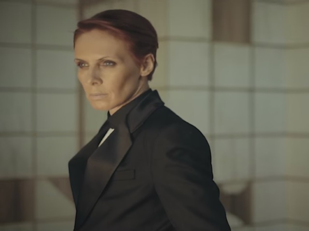 Απίστευτη μεταμόρφωση της Εβελίνας Παπούλια για το ρόλο της στο Victor Victoria!