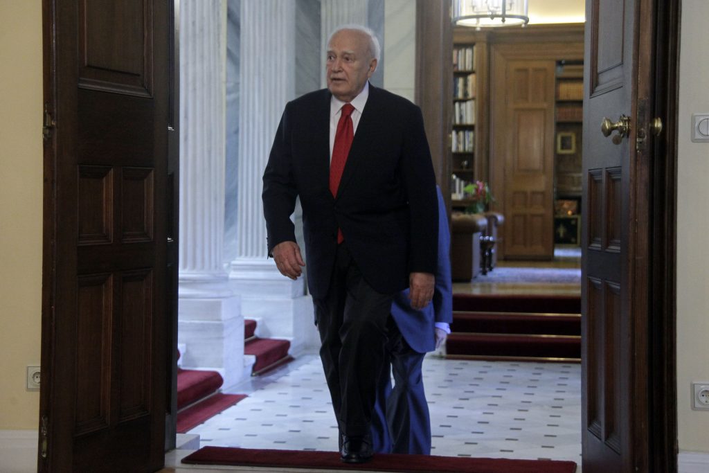 Παπούλιας σε Πολωνό ομόλογό του: “Να ενισχυθεί η συνεργασία των 2 χωρών σε οικονομία και τουρισμό”