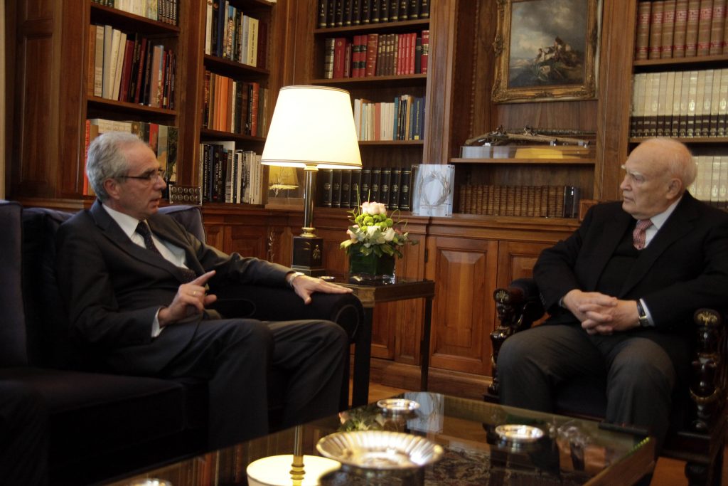 Φαρμακοποιοί προς Παπούλια: Οι Έλληνες δεν μπορούν να πληρώσουν τα φάρμακά τους