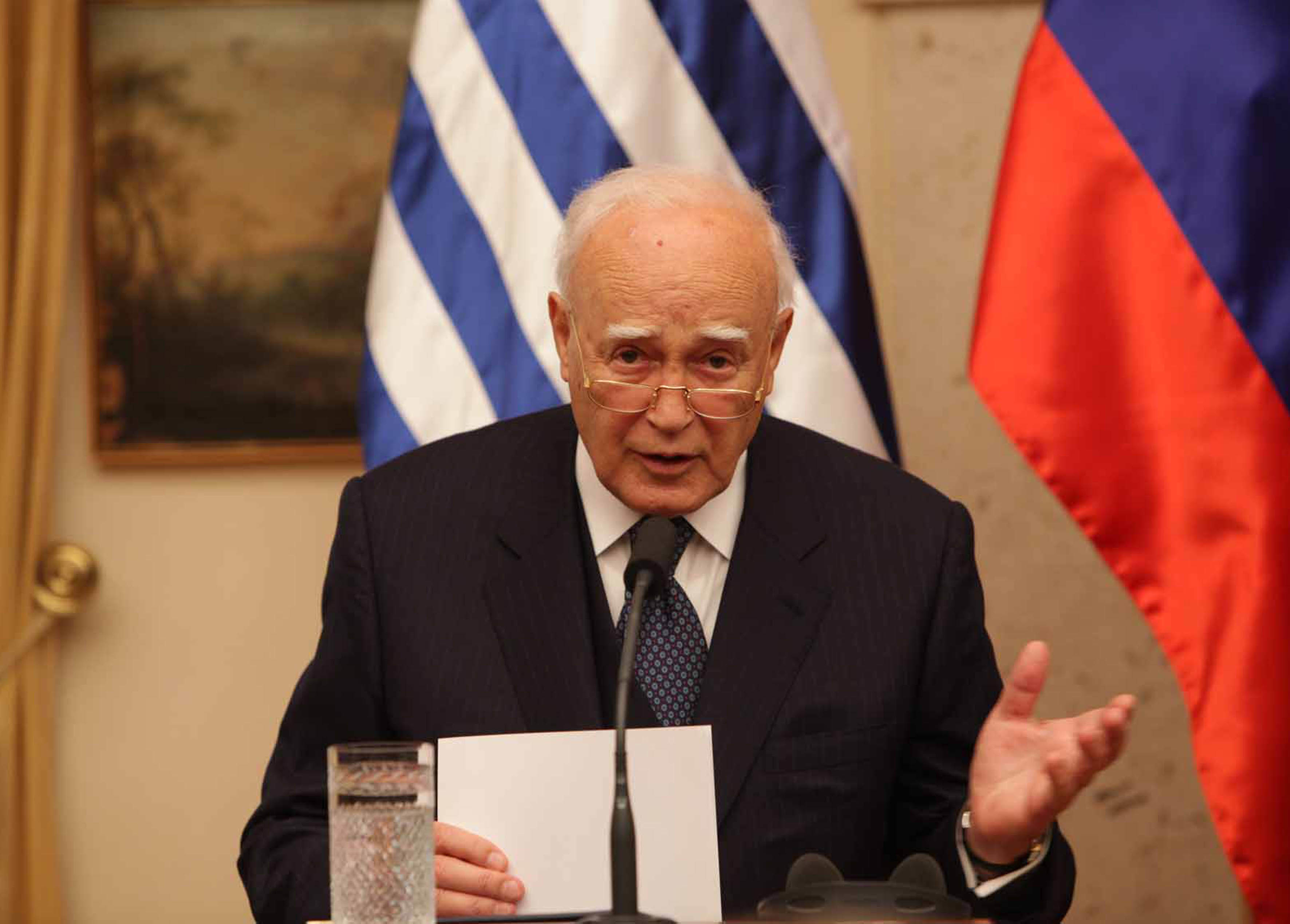 Και επίσημα τέλος στο δημοψήφισμα με υπογραφή Παπούλια