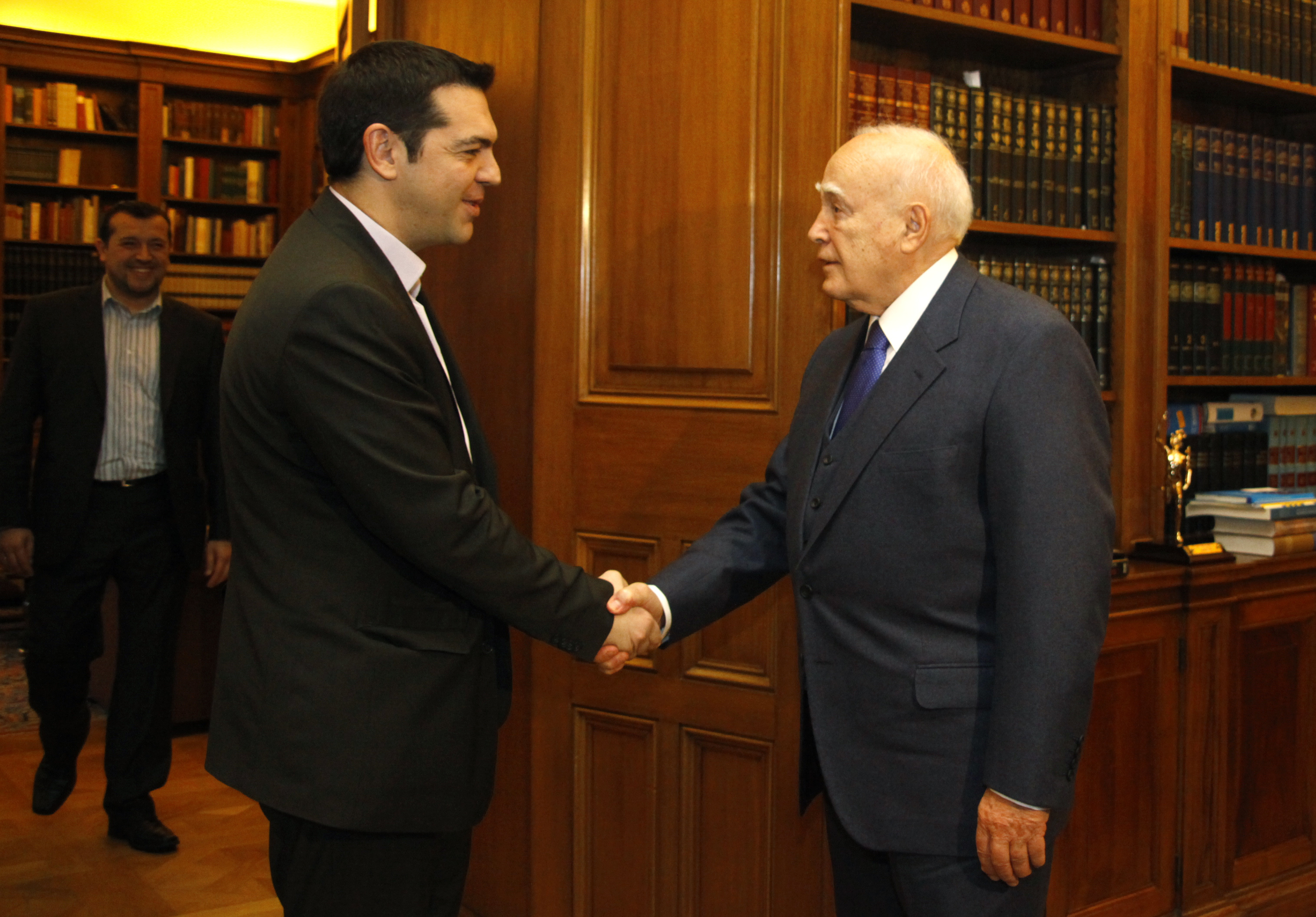 Τηλεφώνημα Τσίπρα στον Κάρολο Παπούλια για την ΕΡΤ
