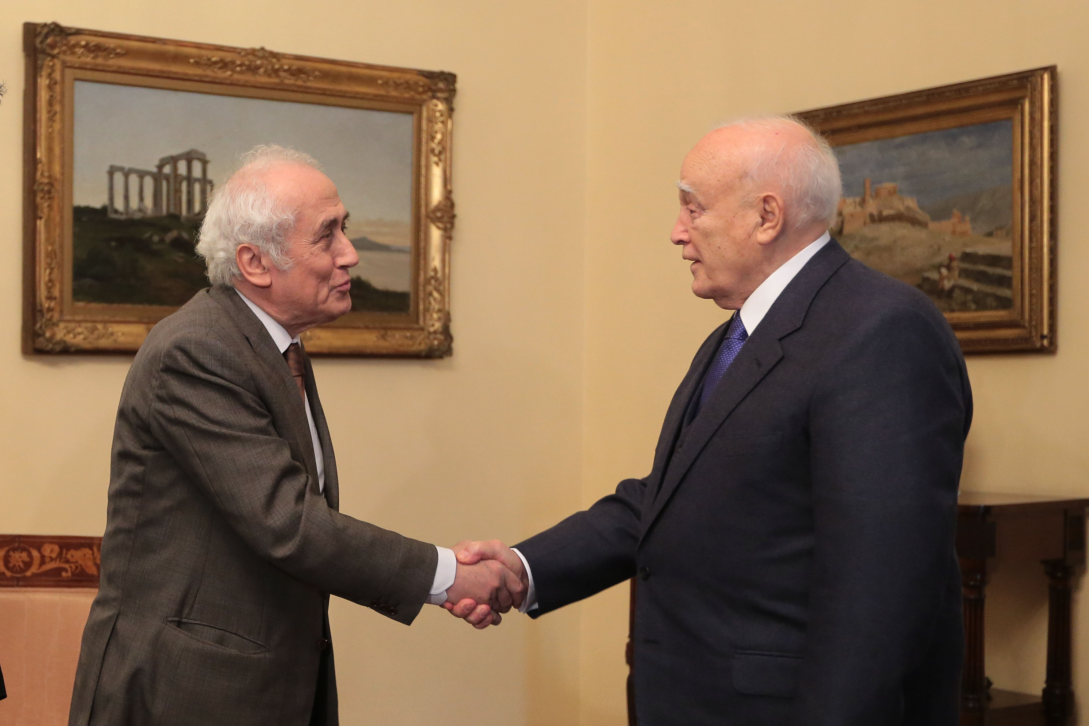 Επίσκεψη Παπούλια στις φυλακές ανηλίκων στον Αυλώνα