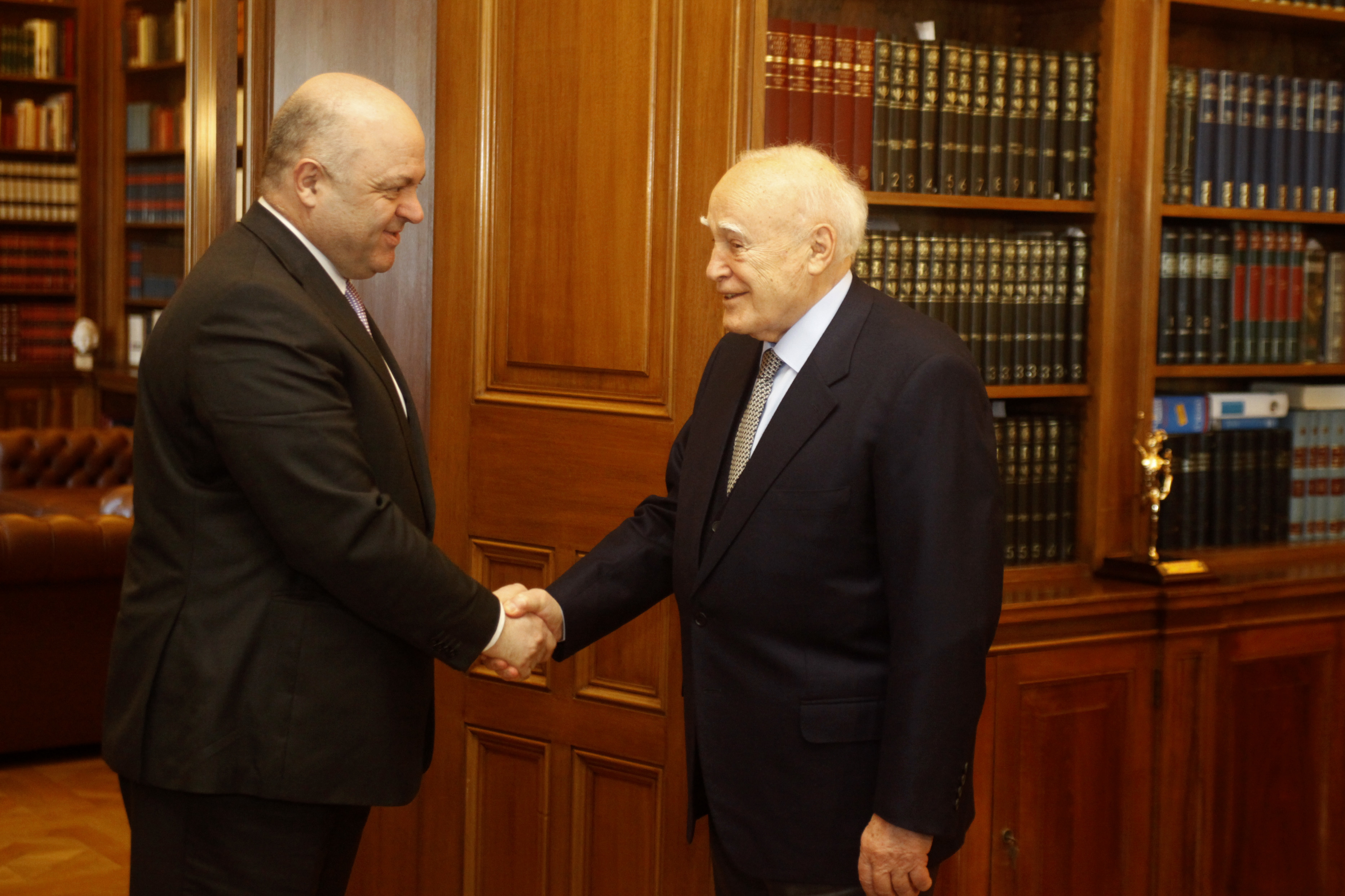 Ζαννιάς σε Παπούλια: “Το οικονομικό κλίμα αλλάζει”