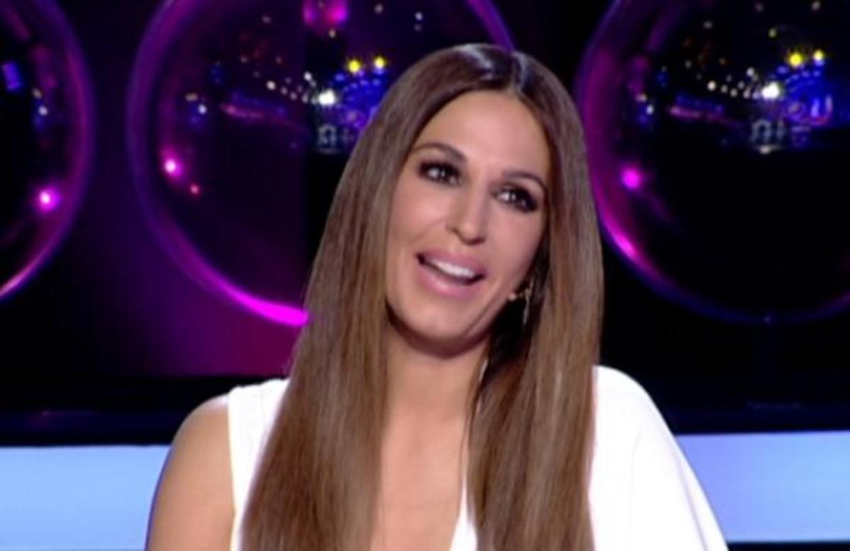 YFSF: Με αβυσσαλέο ντεκολτέ η Κατερίνα Παπουτσάκη! Κόλασε η κριτής του show!
