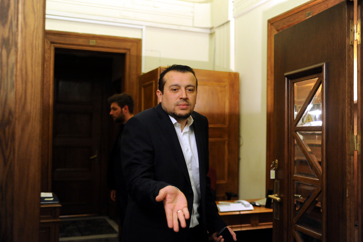 Καβγάς Βούλτεψη – Παππά για την νέα ΕΡΤ