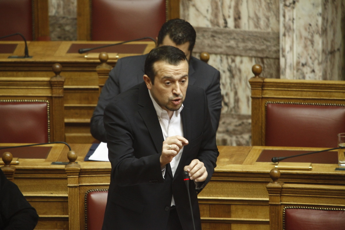 Βουλή Live: Μισή κατάργηση του νόμου Παππά – Άγριες κόντρες