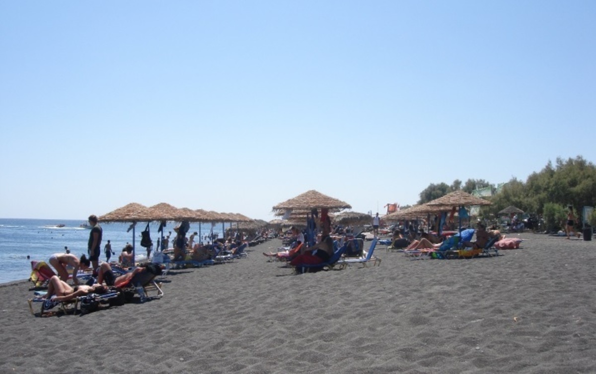 Έλληνας παρουσιαστής άνοιξε καντίνα σε παραλία της Άνδρου! «Εγώ μαγειρεύω. Φτιάχνω τα φαγητά…»