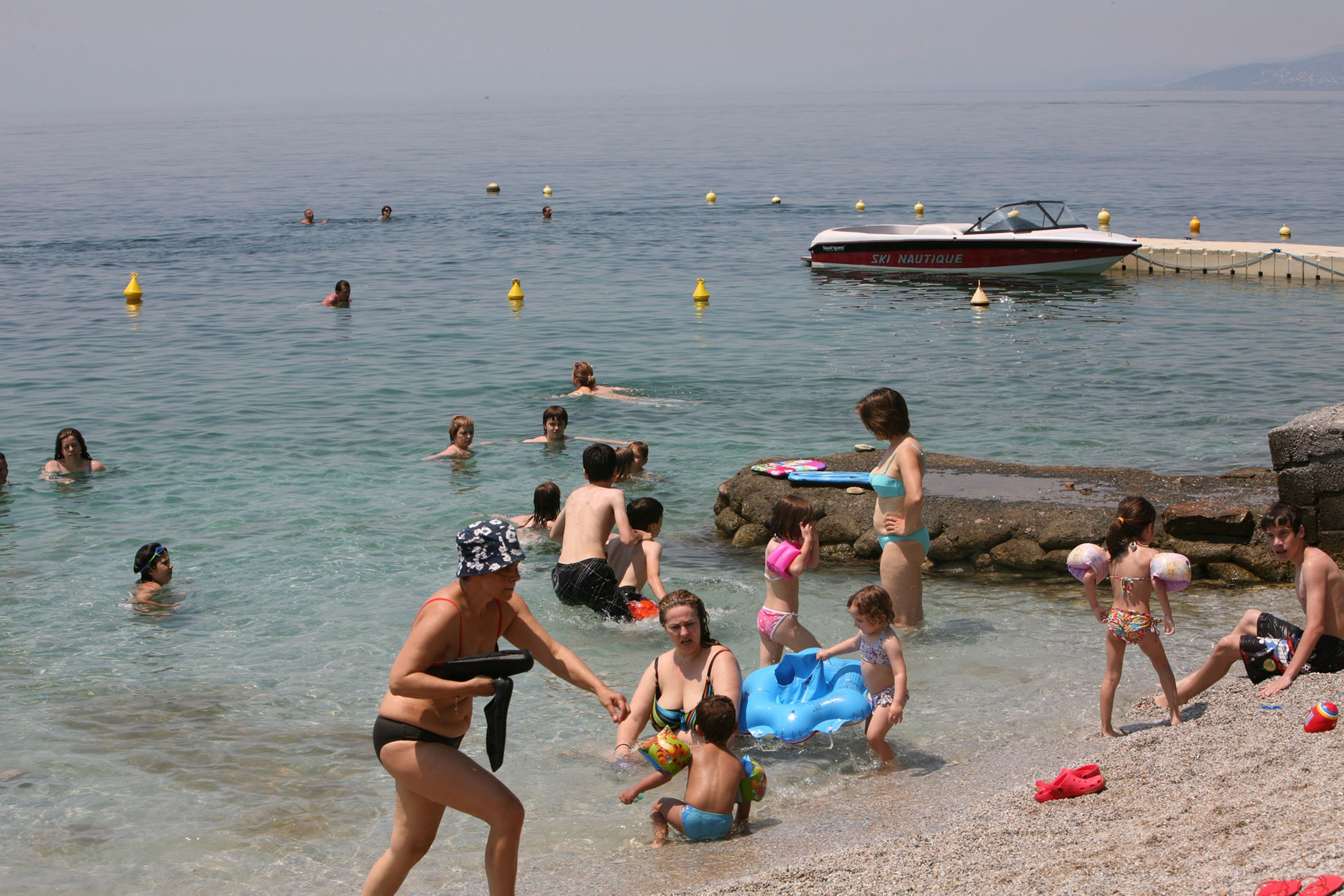 Ηλεία: Το κύμα παρέσυρε δύο αδερφάκια