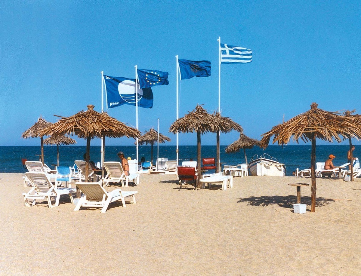 Γαλάζιες Σημαίες: Αυτές είναι οι 430 παραλίες που πήραν “Γαλάζια Σημαία”