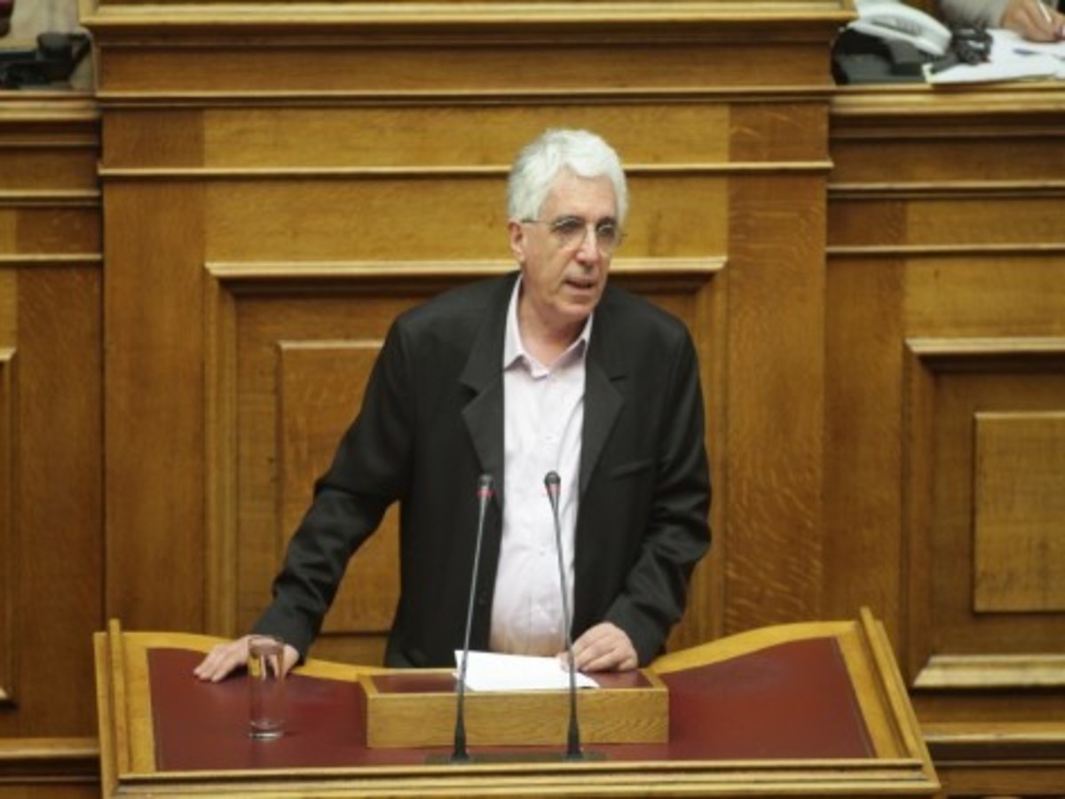 Επεκτείνονται τα “βραχιολάκια”, επανόρθωση αντί αγωγής στον Τύπο
