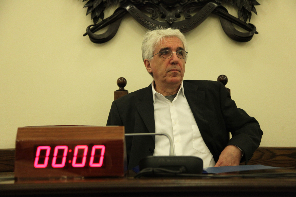 Προκλητικά αμετανόητος ο Παρασκευόπουλος για το νόμο του!