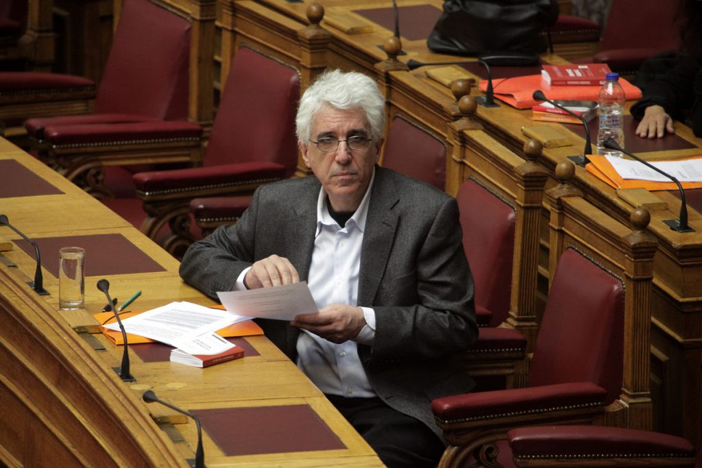 Διατηρείται ο “κουκουλονόμος” μόνο στις ληστείες, με μέτρο η λήψη DNA